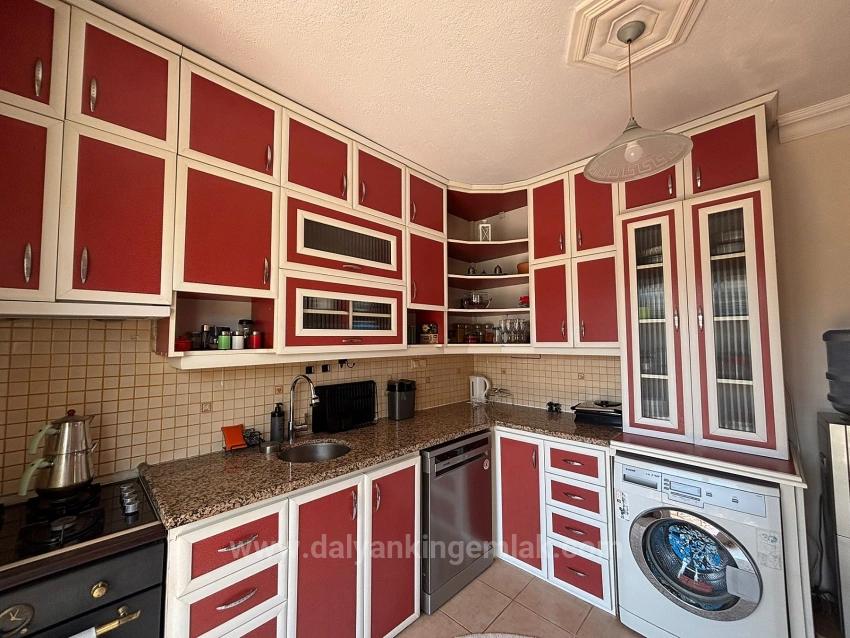 Charaktervolle Villa Auf Einem 500 M² Großen Privatgrundstück – Bietet Großes Potenzial.
