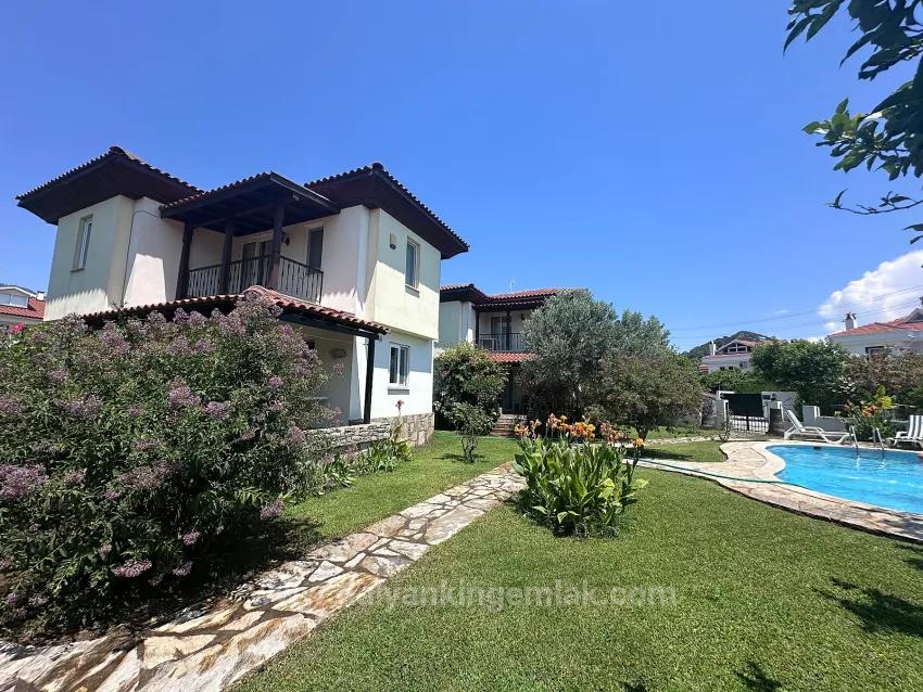 In Gülpınar Mit Bergpanorama Und Zu Fuß Erreichbar Zum Stadtzentrum Freistehende Villa