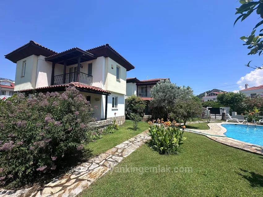 In Gülpınar Mit Bergpanorama Und Zu Fuß Erreichbar Zum Stadtzentrum Freistehende Villa