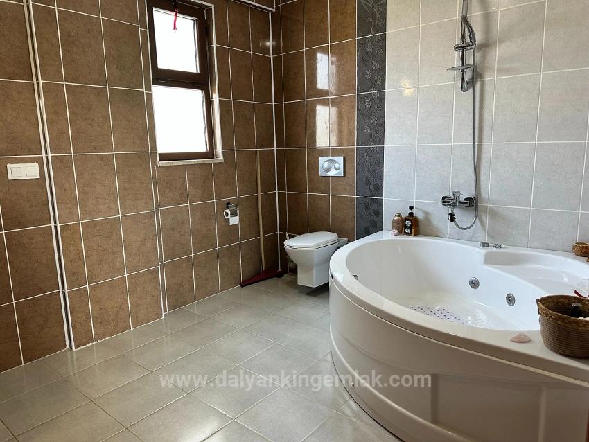 Ein Verstecktes Juwel Im Maraş-Viertel Von Dalyan