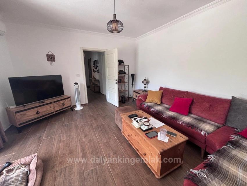 Traditionelles Türkisches Haus Mit Großem Grundstück