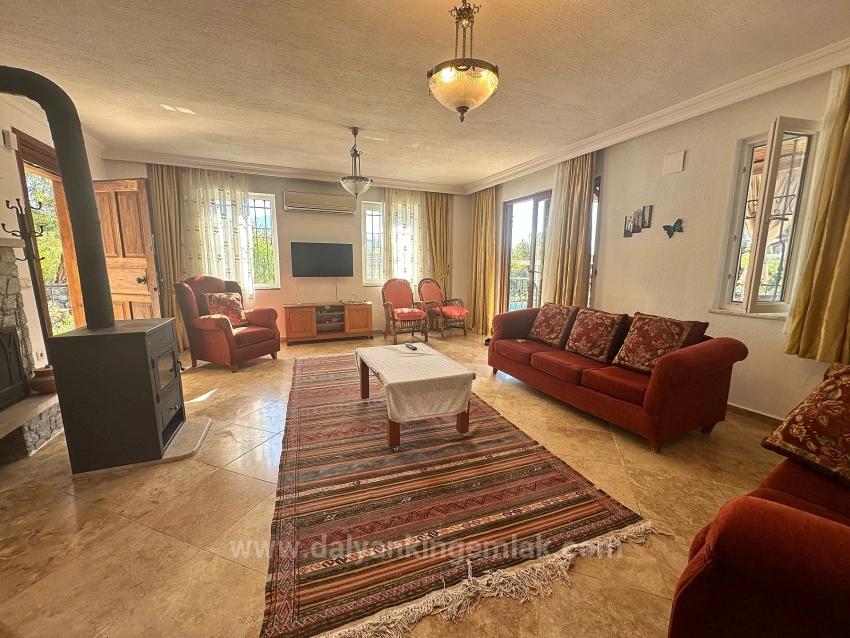 Traditioneller Bungalow Mit Privatem Pool Und Blick Auf Montenegro – Langzeitmiete