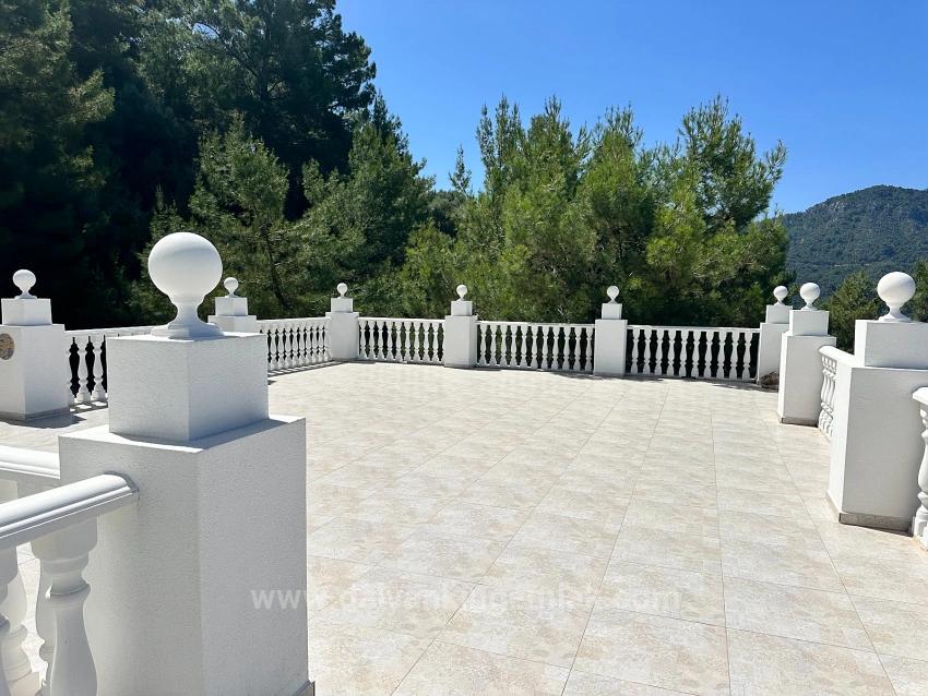 Luxuriöse Villa Mit 7 Schlafzimmern Und Unvergleichlichem Meerblick In Gökbel