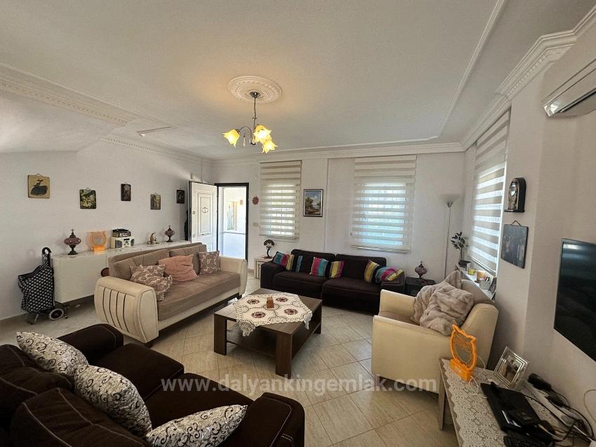 Villa Iris Ist Eine Moderne Doppelhaushälfte Mit Gemeinschaftspool.