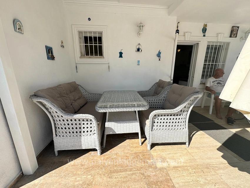 Villa Iris Ist Eine Moderne Doppelhaushälfte Mit Einem Gemeinschaftlich Genutzten Swimmingpool.