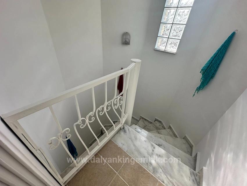 Villa Mit Gemeinschaftspool In Einer Kleinen, Abgeschlossenen Wohnanlage