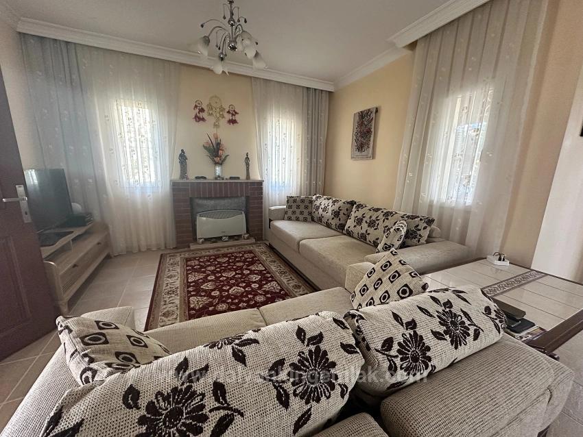 Freistehende Villa Mit Gemeinschaftspool In Einer Kleinen Anlage.