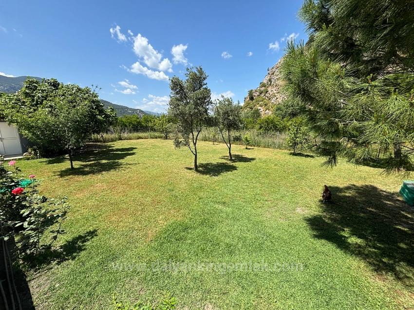 Luxuriöse Naturvilla Auf Einem 6.000 M² Großen Privatgrundstück