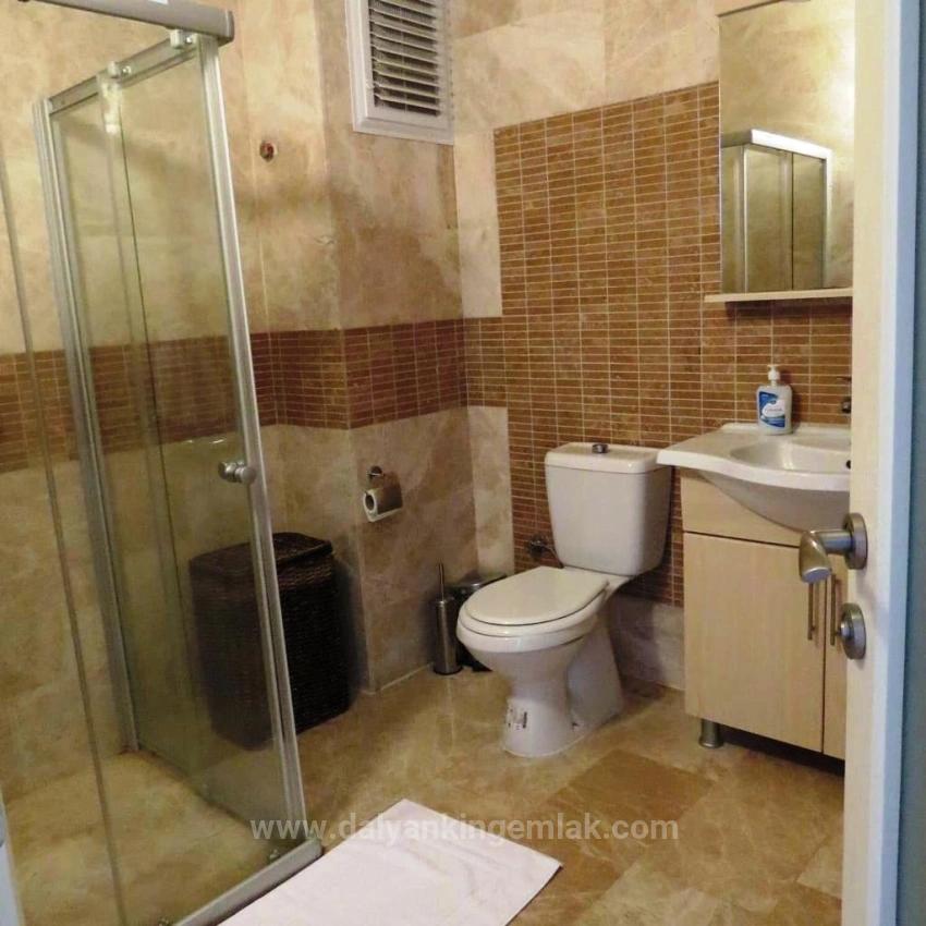 Prestigeträchtiges Leben Am See Und Investitionsmöglichkeit Mit Hoher Rendite