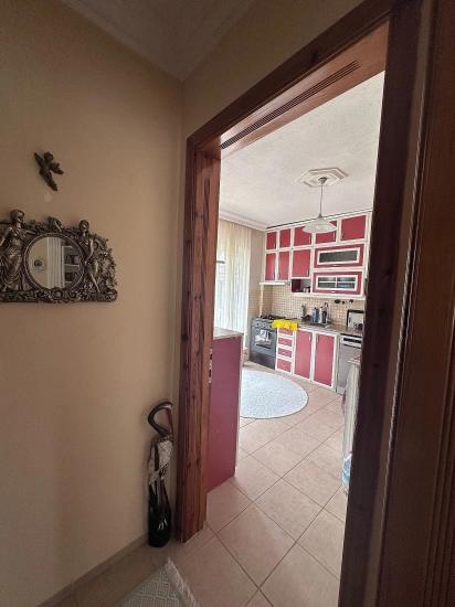 Charaktervolle Villa Auf Einem 500 M² Großen Privatgrundstück – Bietet Großes Potenzial.