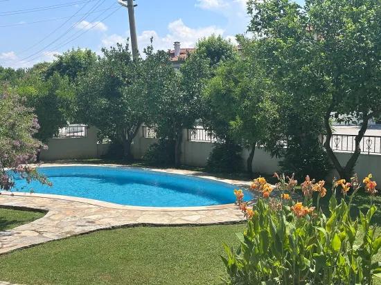 In Gülpınar Mit Bergpanorama Und Zu Fuß Erreichbar Zum Stadtzentrum Freistehende Villa