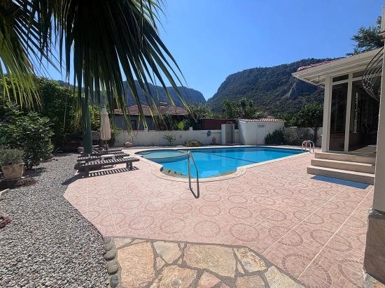 Ein Friedlicher Rückzugsort Inmitten Der Natur – Freistehende Villa In Marmarlı