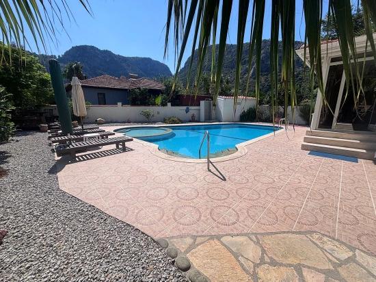 Ein Friedlicher Rückzugsort Inmitten Der Natur – Freistehende Villa In Marmarlı