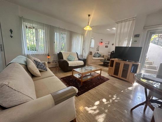 Einzigartige Mediterrane Villa Mit Separatem Apartment