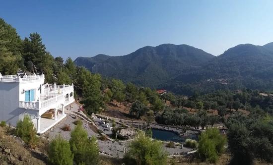 Luxuriöse Villa Mit 7 Schlafzimmern Und Unvergleichlichem Meerblick In Gökbel