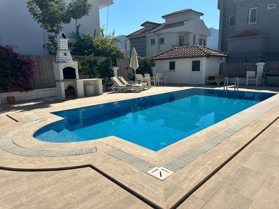 Villa Iris Ist Eine Moderne Doppelhaushälfte Mit Gemeinschaftspool.