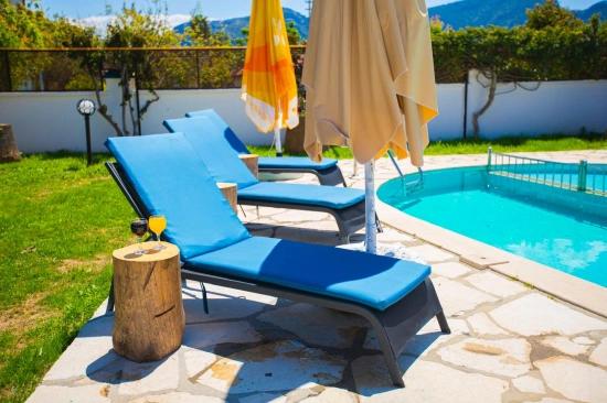 Stilvolle Und Komplett Renovierte Privatvilla Mit Blick Auf Montenegro – Memphis Blue