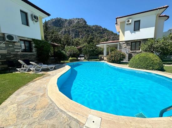 Villa Mit Zwei Schlafzimmern In Einem Charmanten Komplex In Gülpınar, Dalyan.