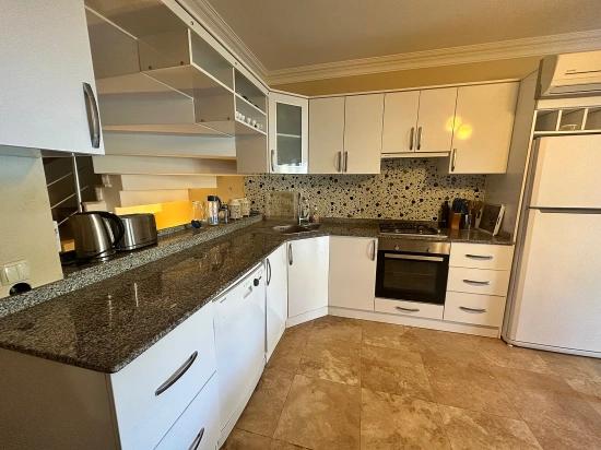 King’s Villa Nr. 1 – Exklusiver Lebensstil Mit Flussblick, Eleganz Pur