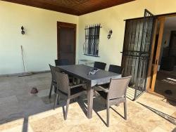 Traditioneller Bungalow (3+1 Schlafzimmer) Mit Privatem Pool Und Blick Auf Montenegro – Langzeitmiete