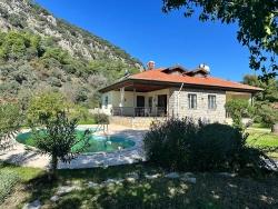 Traditioneller Bungalow (3+1 Schlafzimmer) Mit Privatem Pool Und Blick Auf Montenegro – Langzeitmiete