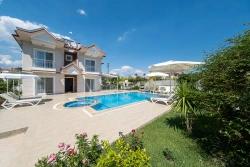Versteckte Und Elegante Villa Mit 4 Schlafzimmern In Gülpınar – Villa İnci
