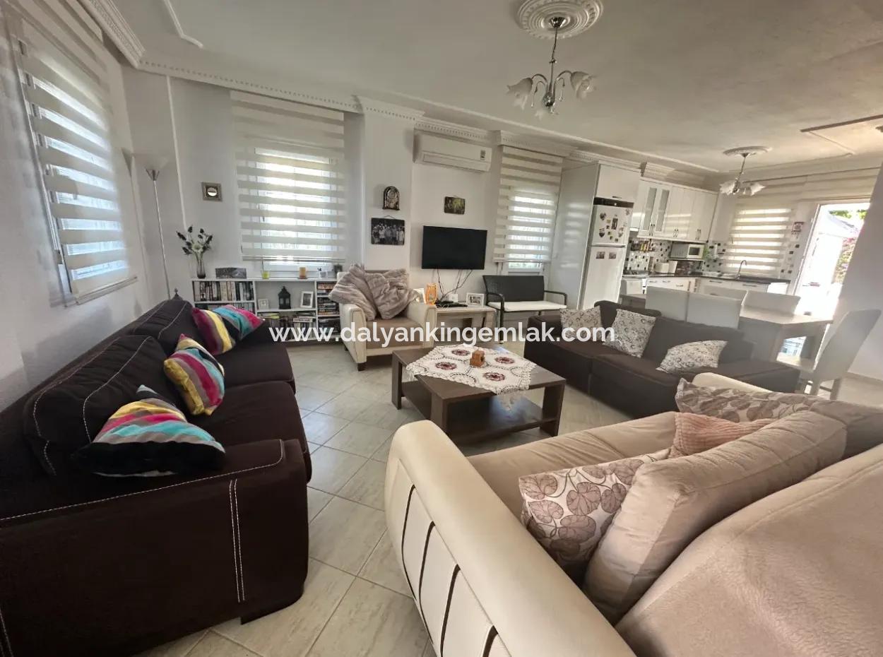 Modern 3 Bed Villa Close To Town