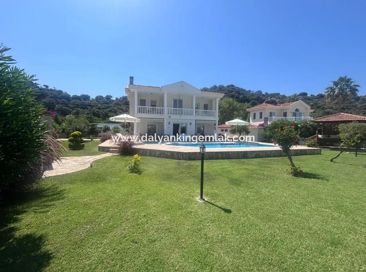 Stunning Villa With Tomb Views