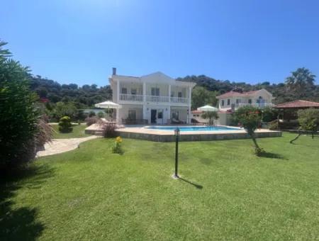 Stunning Villa With Tomb Views
