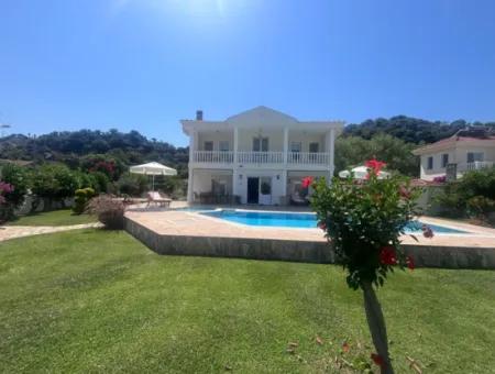 Stunning Villa With Tomb Views