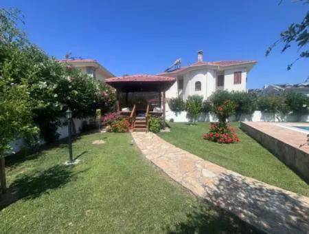Stunning Villa With Tomb Views