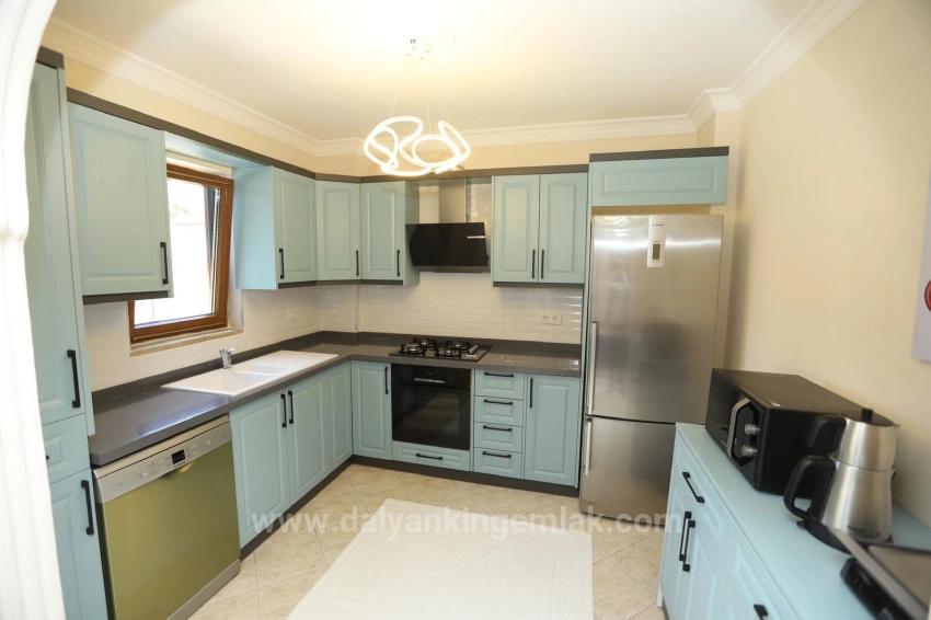 Stylish And Fully Renovated Private Villa With Mountian Views – Memphis Blue