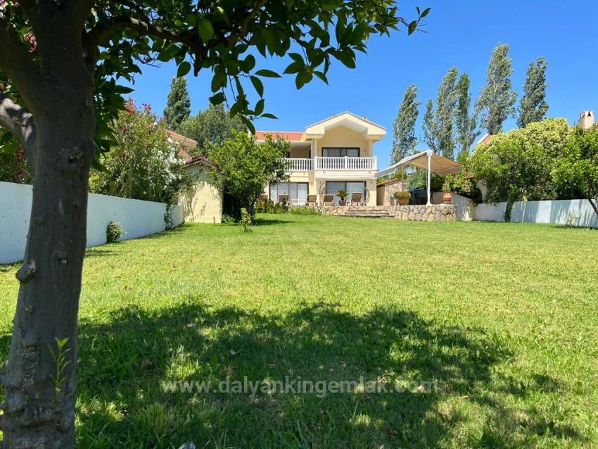 A Timeless Luxury Opening To The View