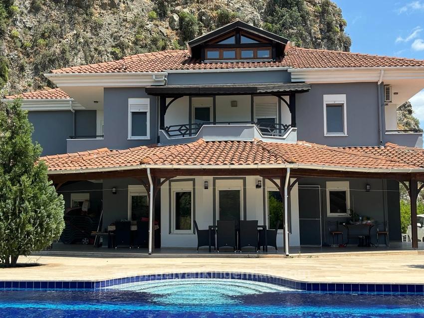 5+1 Bedroom Villa For Sale in Dalyan Nbh. Ortaca - 5.835 m²