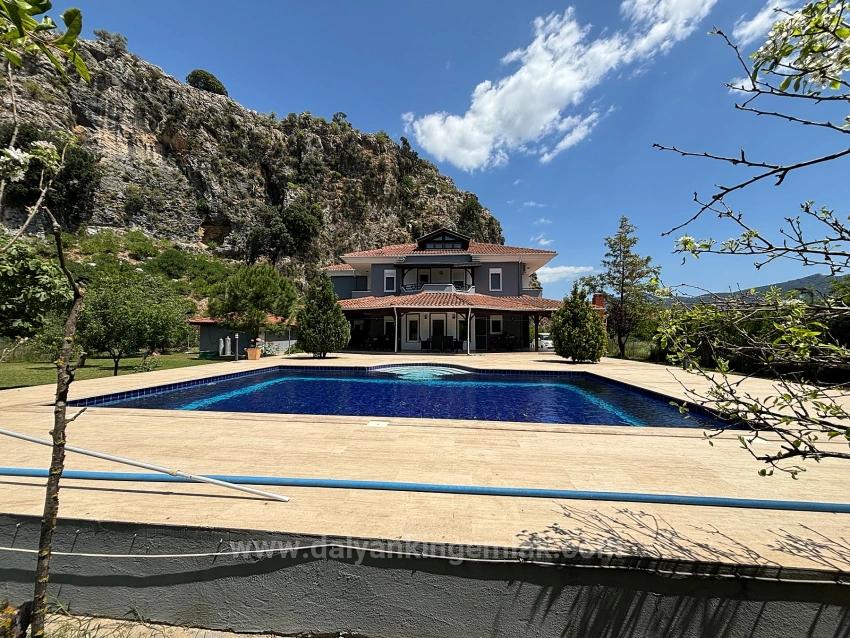 Luxury Nature Villa Located On A 6,000 M² Private Plot