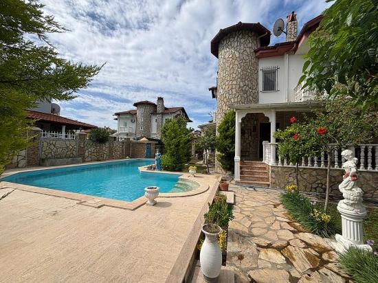 Characterful Villa Offers Great Potential.