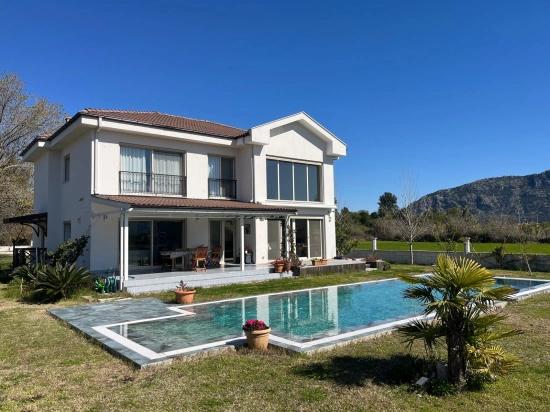 Stylish Villa On 5000M2 Suitable For Citizenship Purchase