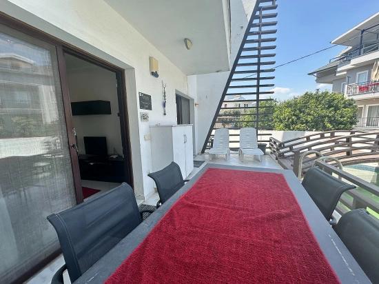 Modern Elegance Integrated With The River