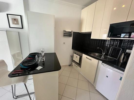 Modern Elegance Integrated With The River