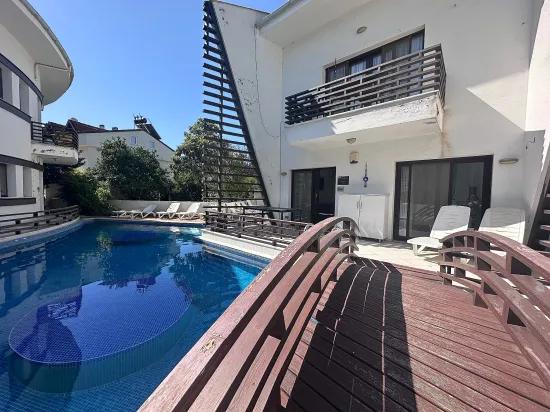 Modern Elegance Integrated With The River