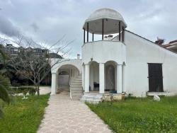 An Architecturally Unique Living Space