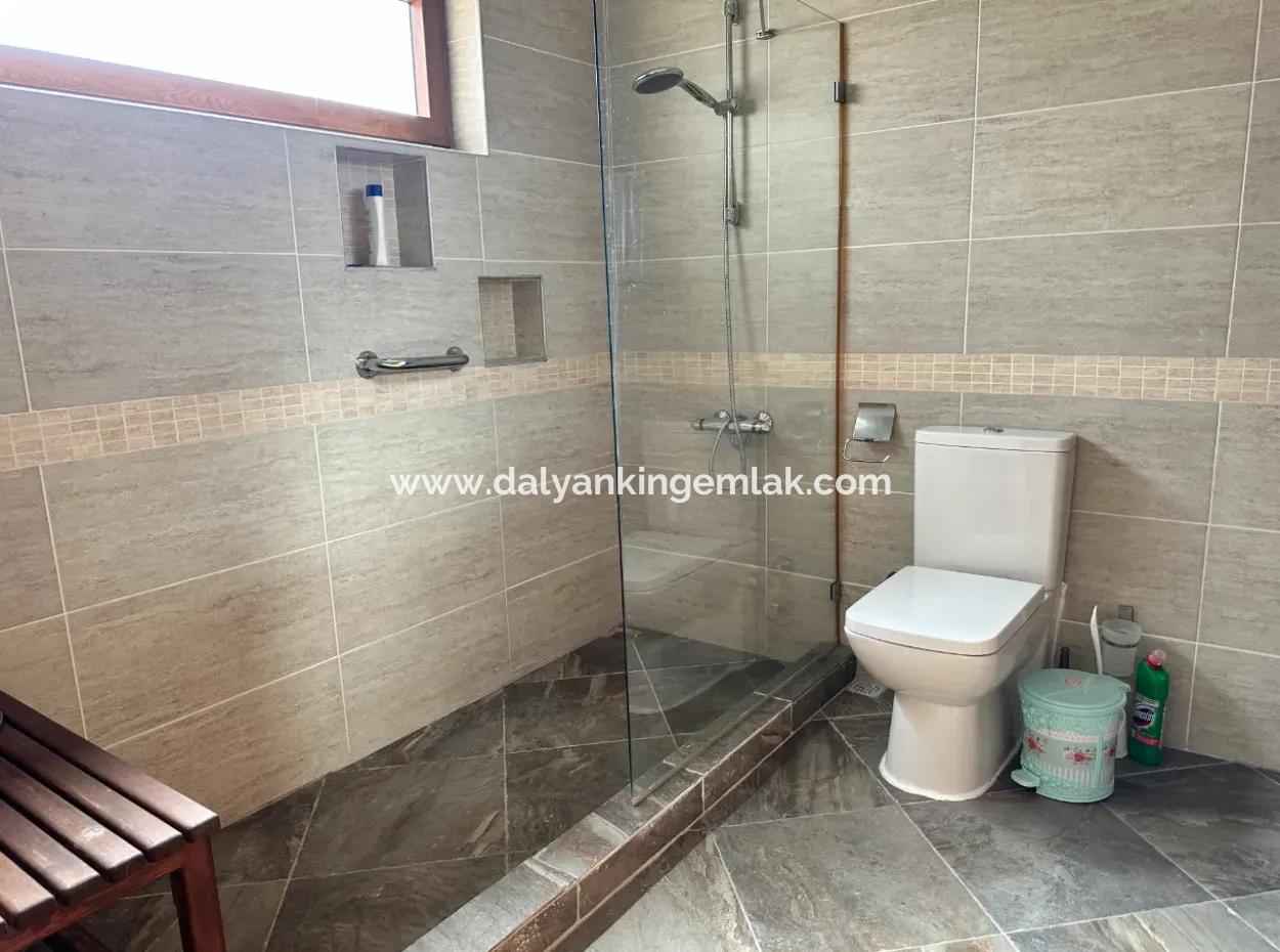 Detached Villa On A Complex