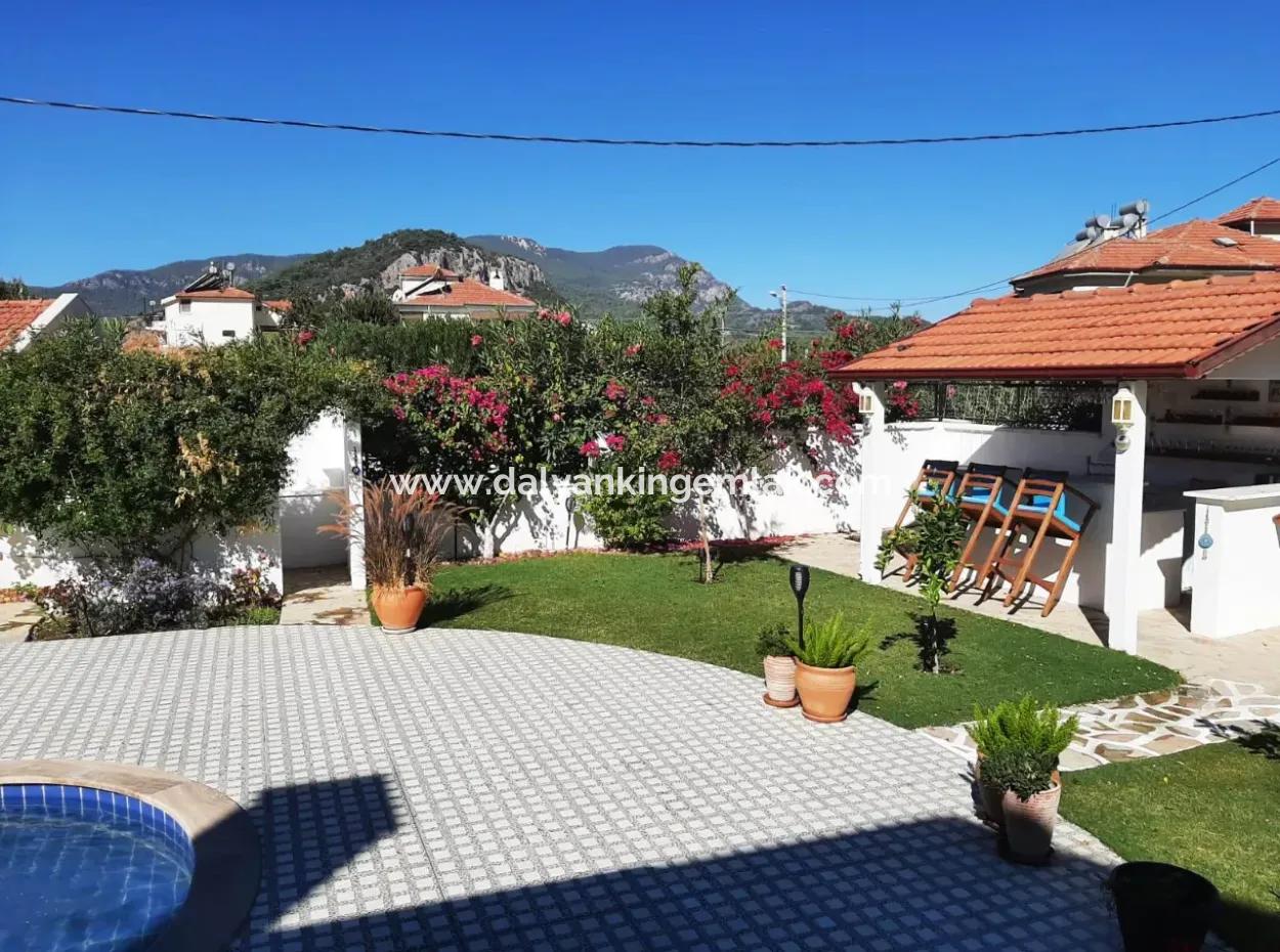 Elegant Detached Villa With Private Pool