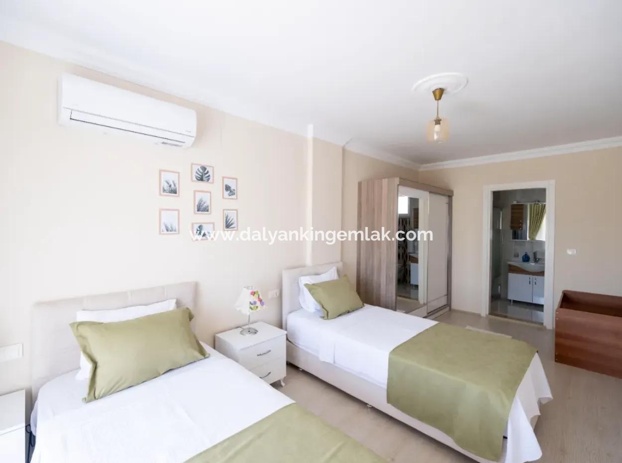 Modern 4 Bed Villa In Quiet Area