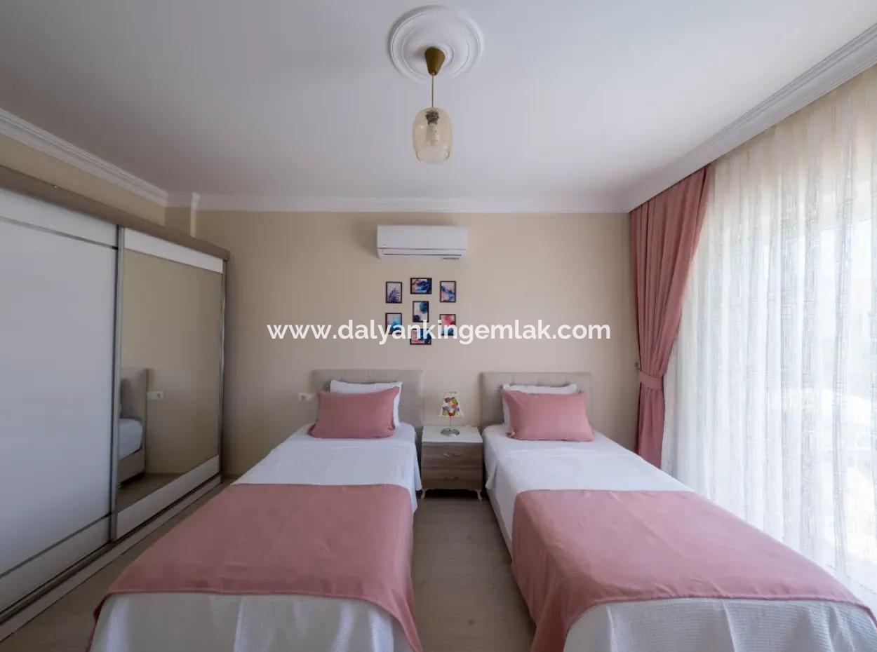 Modern 4 Bed Villa In Quiet Area