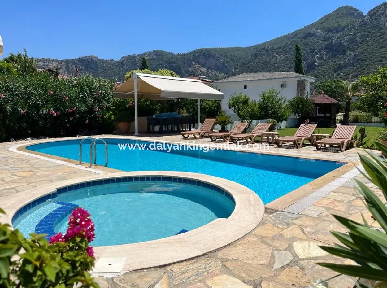 Stunning Detached Private Villa