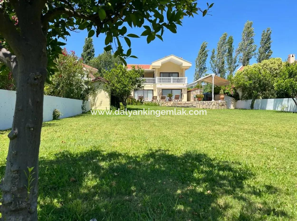 Stunning Detached Private Villa