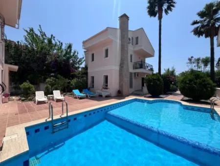 Pretty Complex Villa For Sale