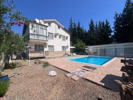 Triplex Villa Surrounded By Nature