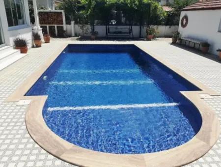 Elegant Detached Villa With Private Pool